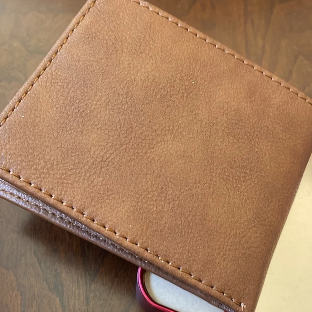 Men’s BNWT Levi’s RFID Multi cards ID wallet Tan in tin metal box - Picture 6 of 11